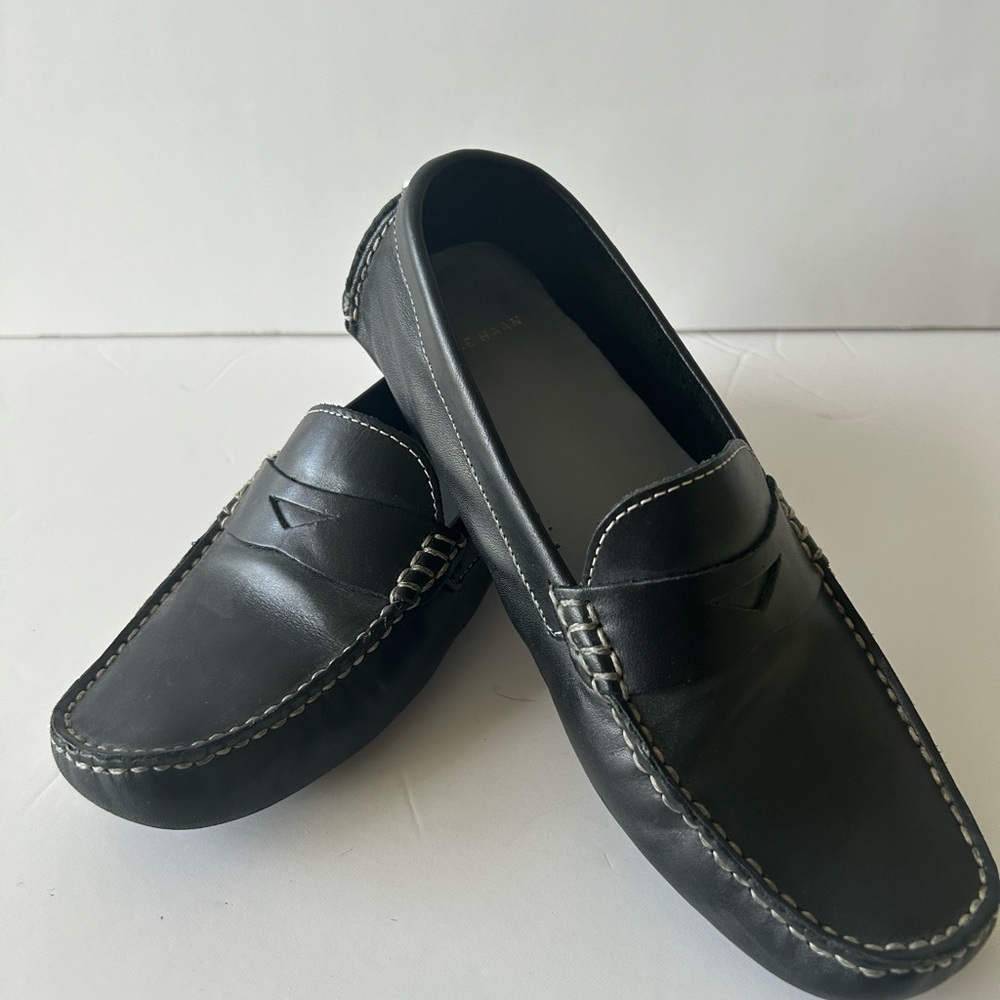 Cole Haan women loafer size 6 1/2 B
Made in India
No stains - Picture 4 of 14